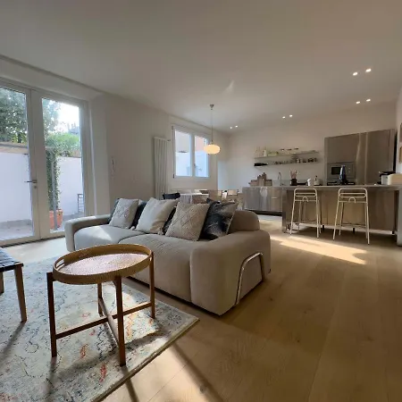 Realkasa Charming Luxury Apt. شقة