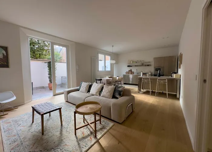 Realkasa Charming Luxury Apt.